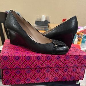 Elegant Tory Burch Black Wedge Shoes